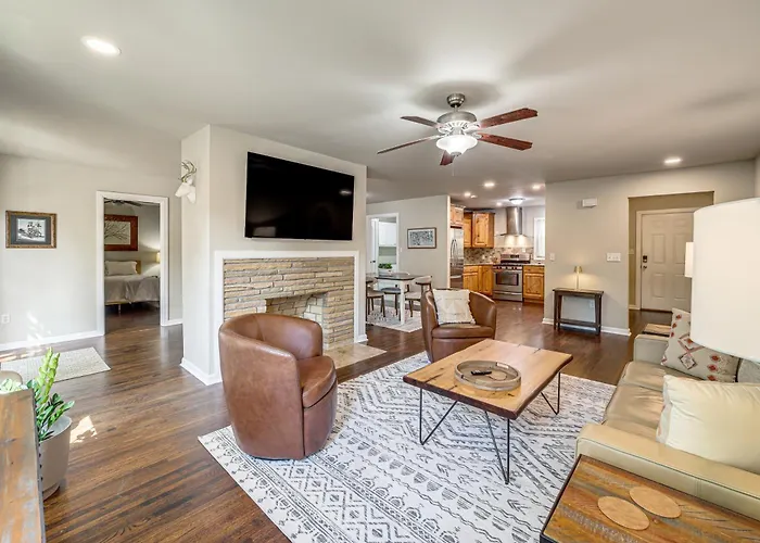 Holiday home Private Workout & Fenced Yard! Escape Tulsa