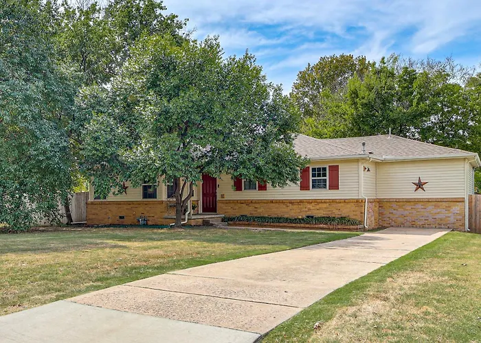 Private Workout & Fenced Yard! Escape Holiday home *