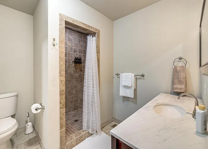 Private Workout & Fenced Yard! Escape Holiday home *