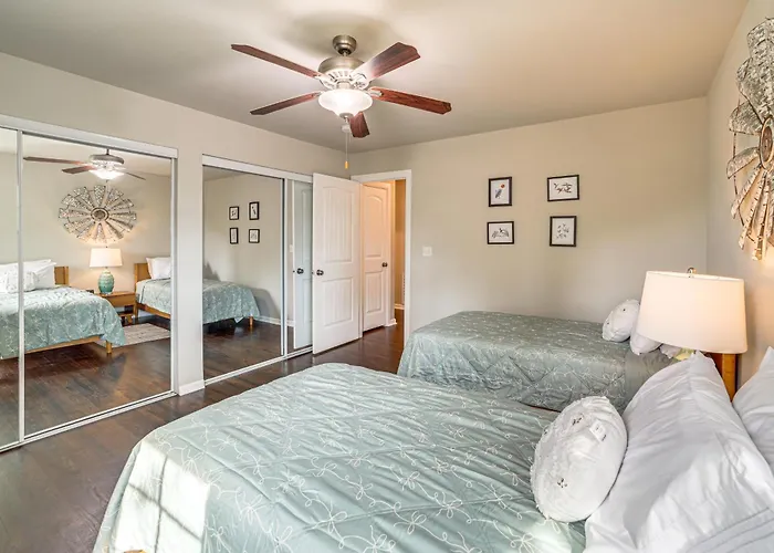 Holiday home Private Workout & Fenced Yard! Escape Tulsa