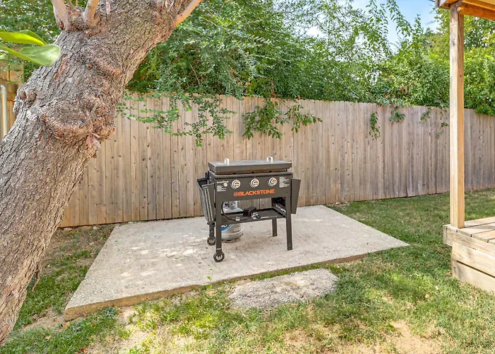 Private Workout & Fenced Yard! Escape Holiday home *