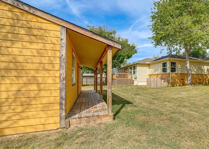 Holiday home Private Workout & Fenced Yard! Escape Tulsa