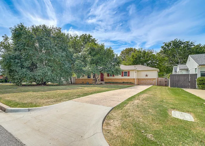 Private Workout & Fenced Yard! Escape Holiday home